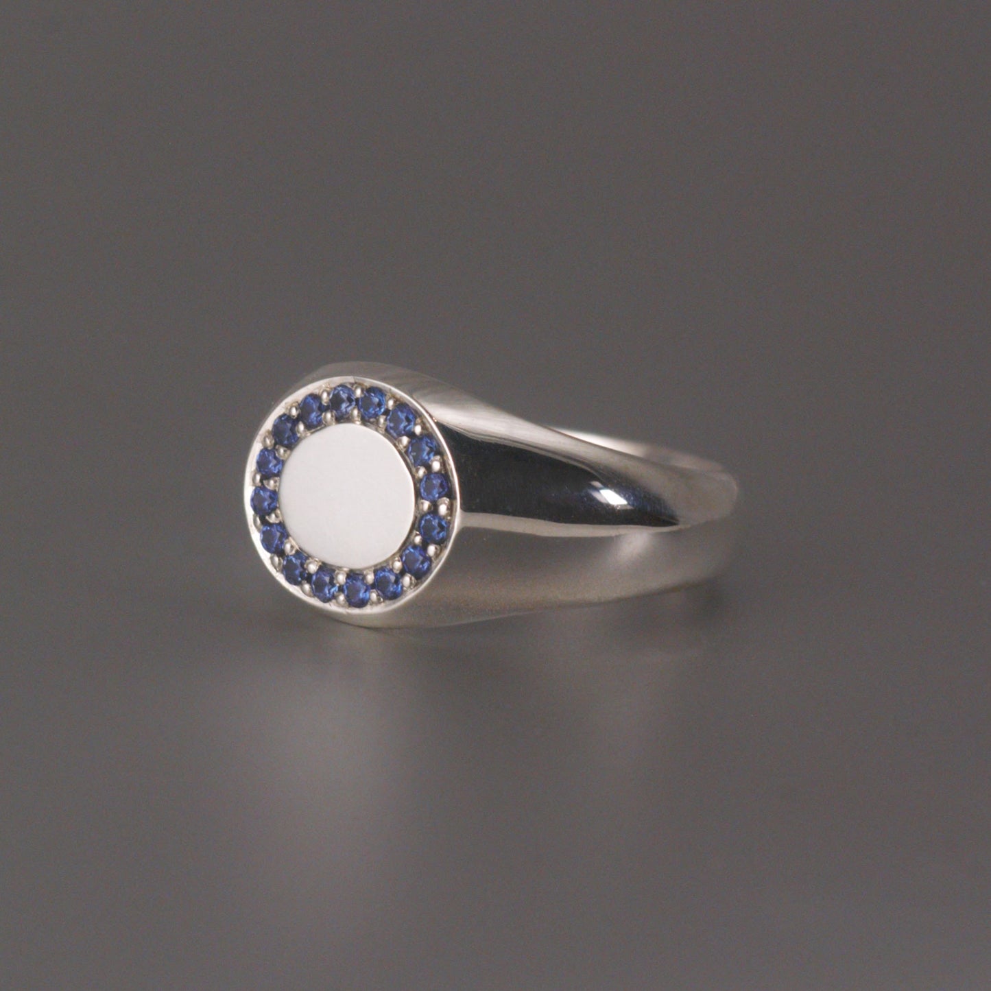 sapphire halo signet